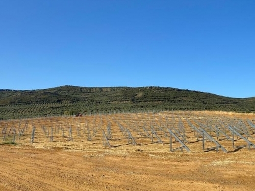 Montaje mecánico de estructura y módulos en PSFV de 1 MW en Villahermosa (Ciudad Real)